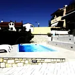 Pablo Apartment With Pool